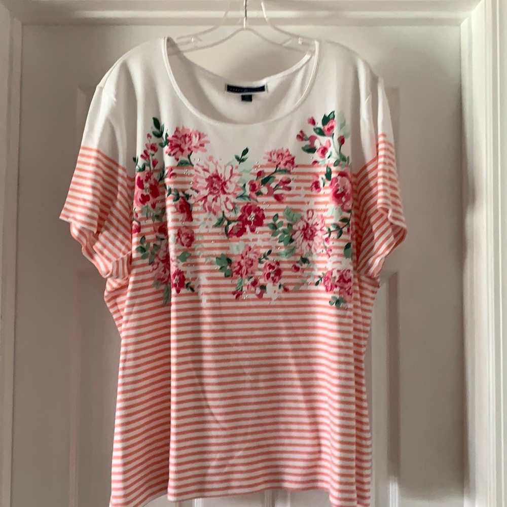 Karen Scott studded top. Plus size 3x short sleeve